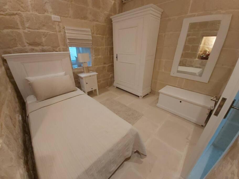 Farmhouse Villa With Large Pool And Garden In Gozo Gharb  Exterior photo